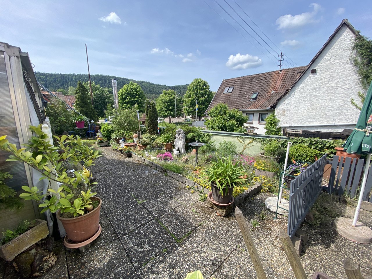 Wohnung: Terrasse-Garten der Wohnung