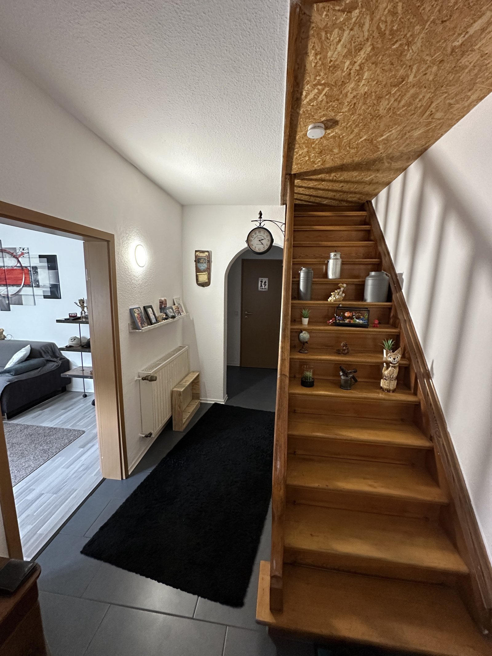 EG-Treppe ins OG zur Nutzung Einfamilienhaus EG-Treppe ins OG zur Nutzung Einfamilienhaus