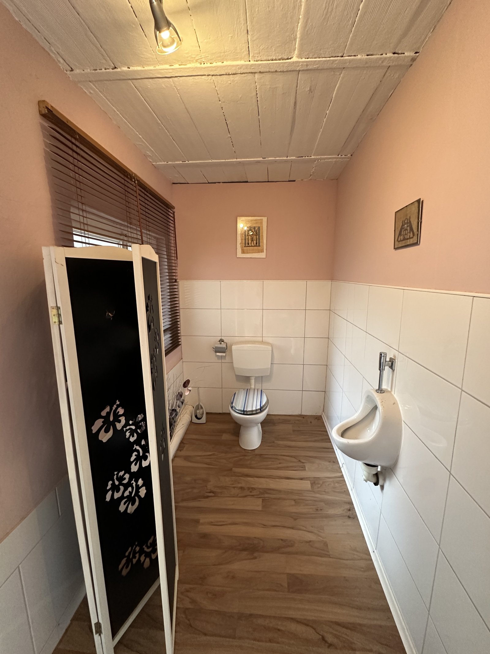 Halle-WC Halle-WC