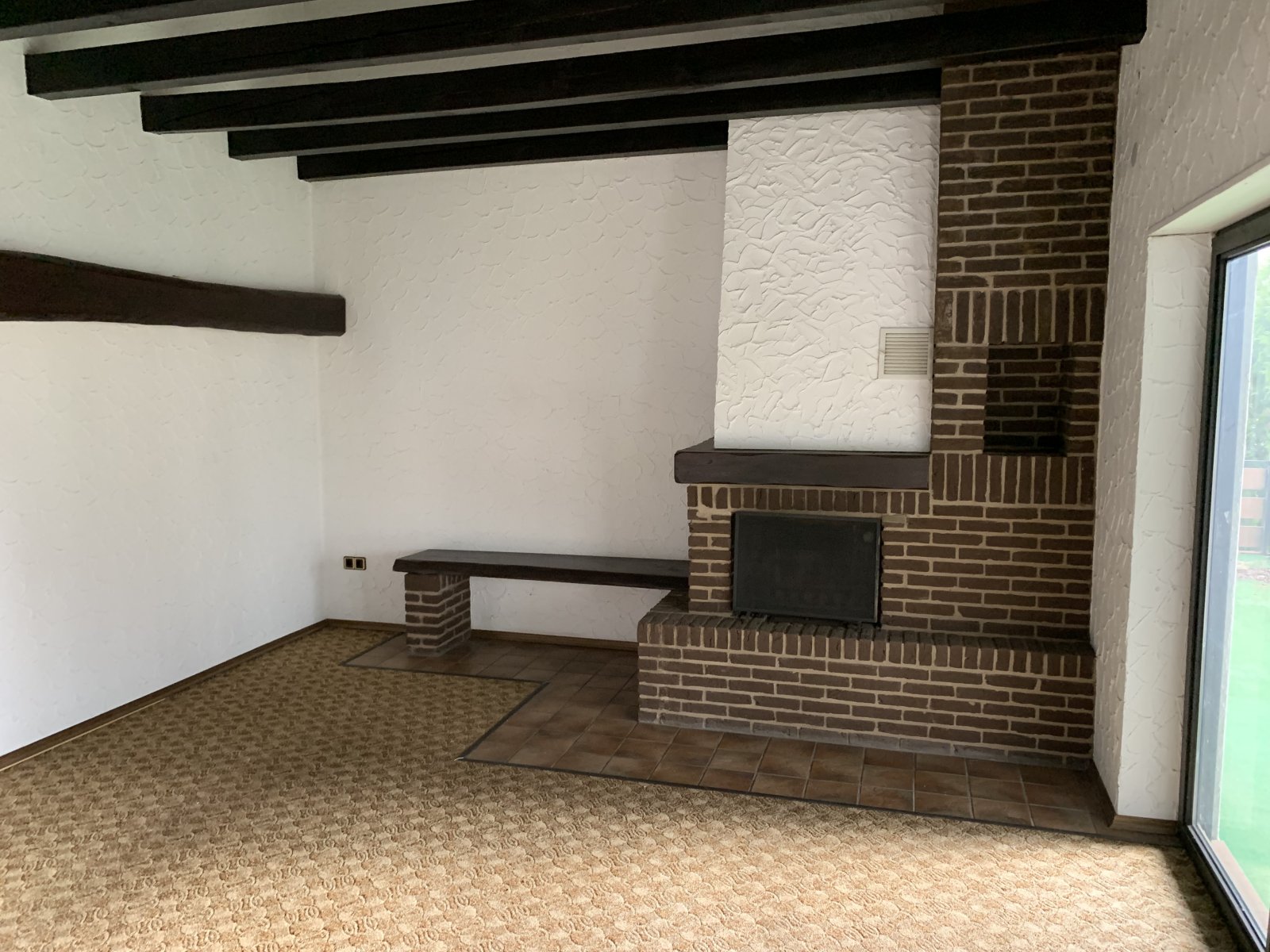 EG-Wohnzimmer-Kamin