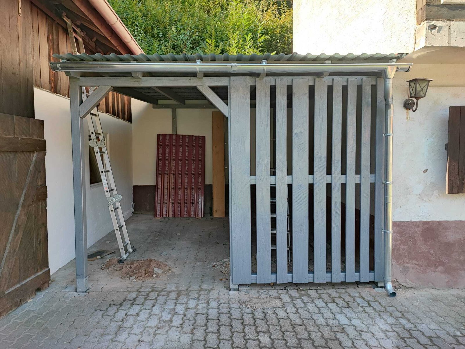 Carport-Holzlager