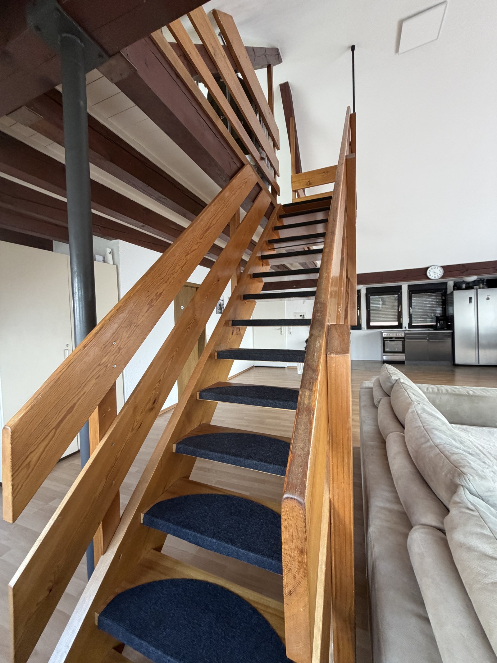 Echtholztreppe zum Schlafbereich
