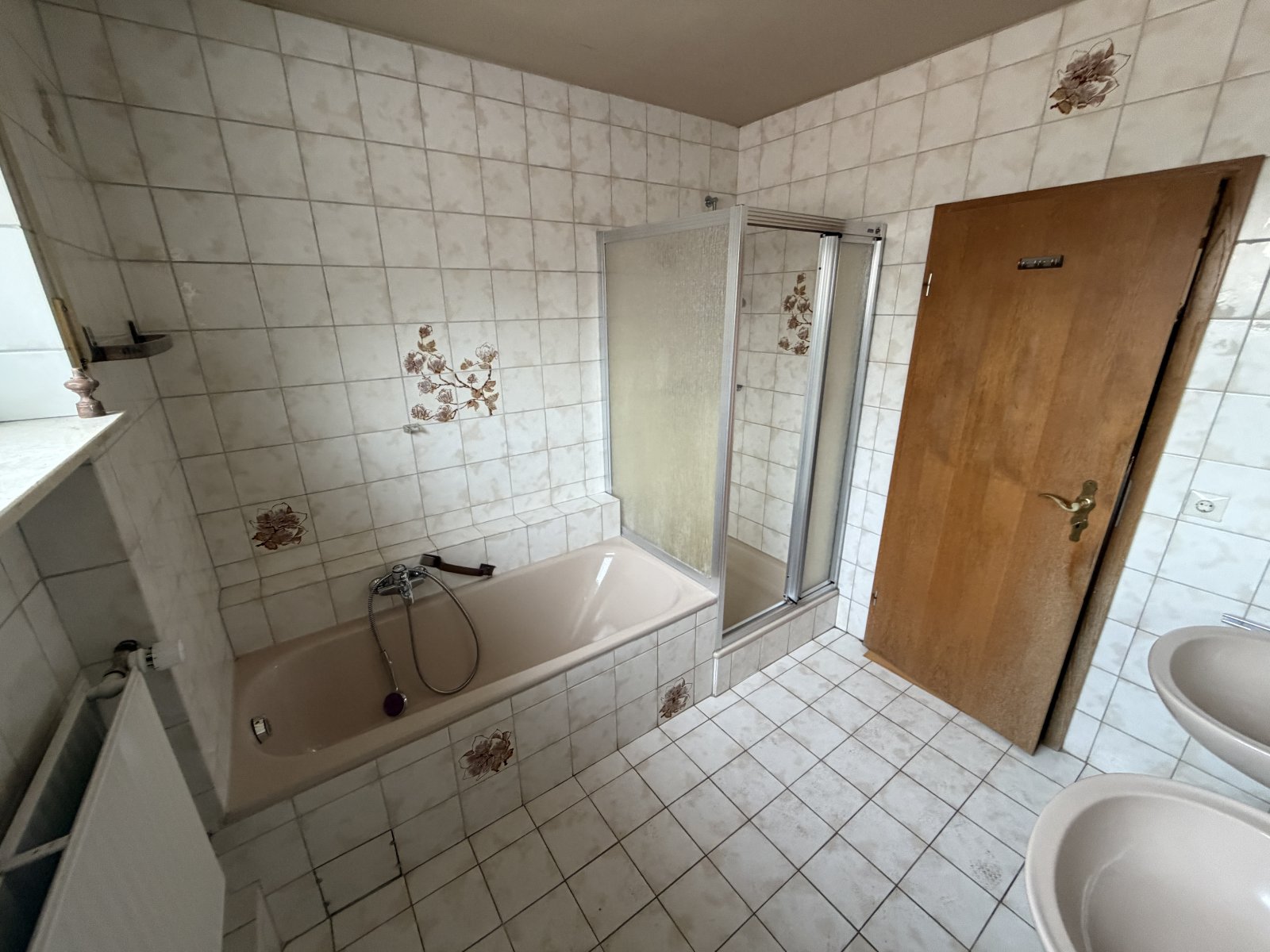 EG-Bad-Dusche-Wanne