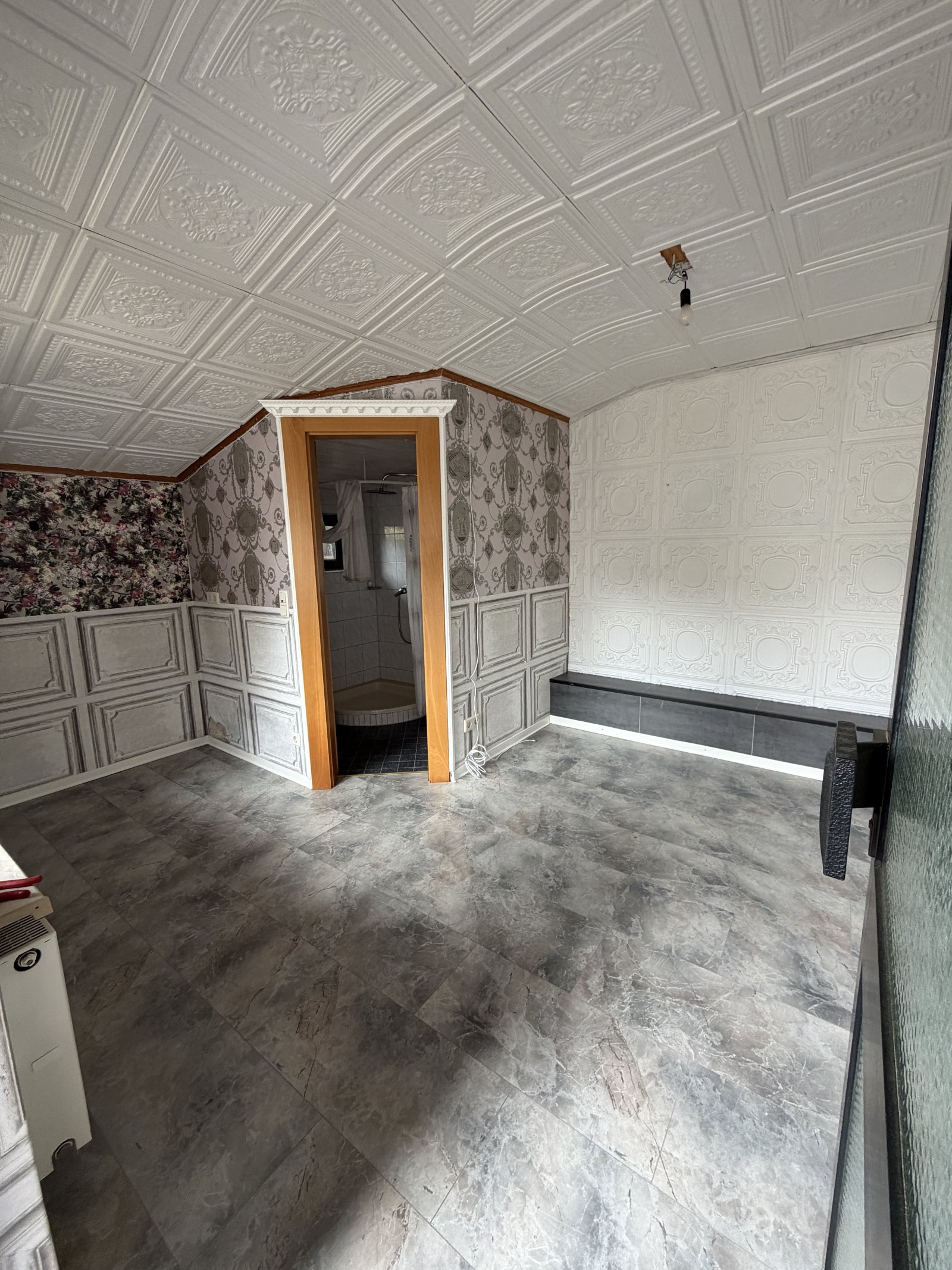 ELW-Wohnraum mit Duschbad