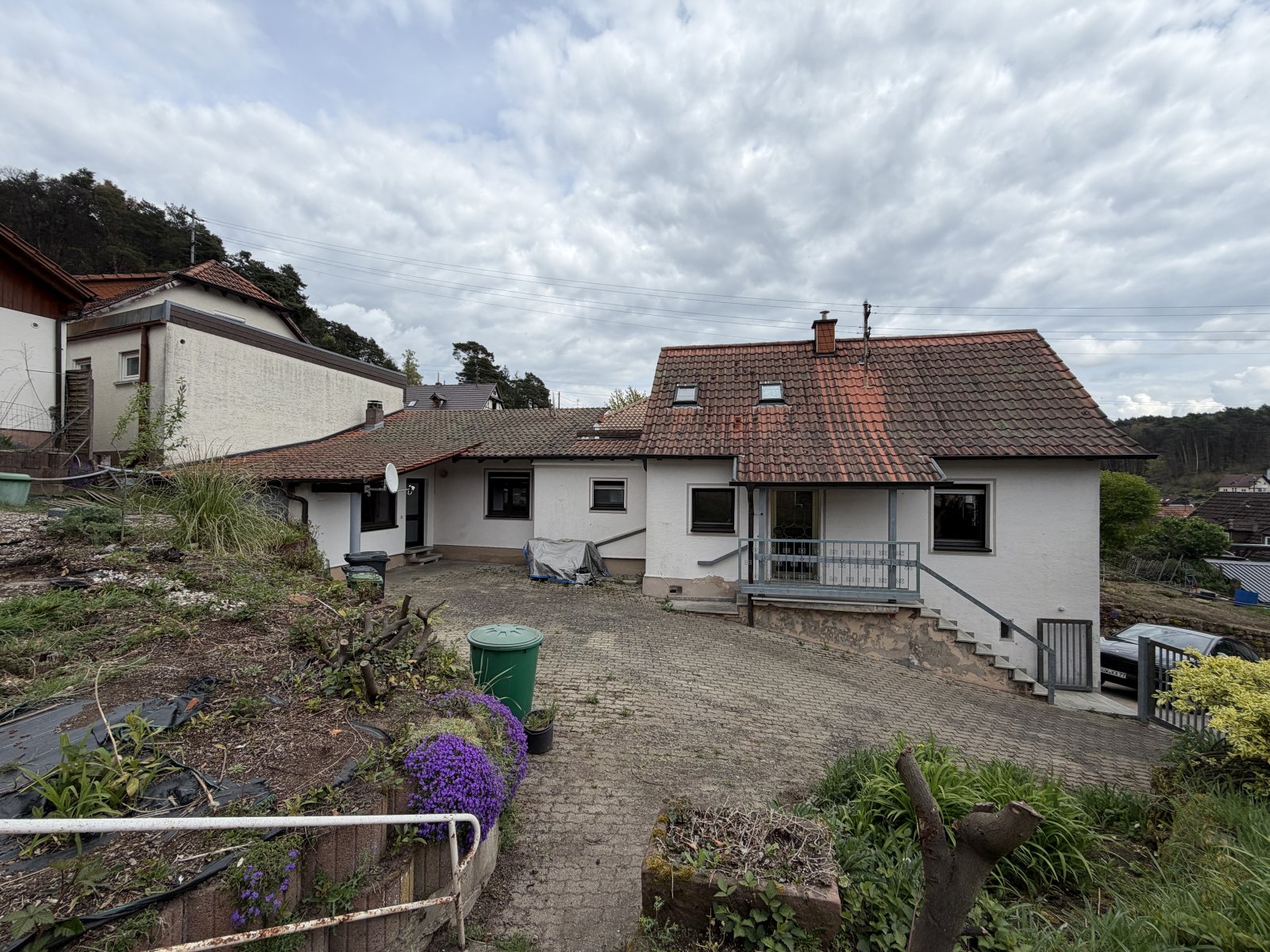 Dörrenbach: Solides Haus mit separatem Appartement, großem Hof und großem Garten 