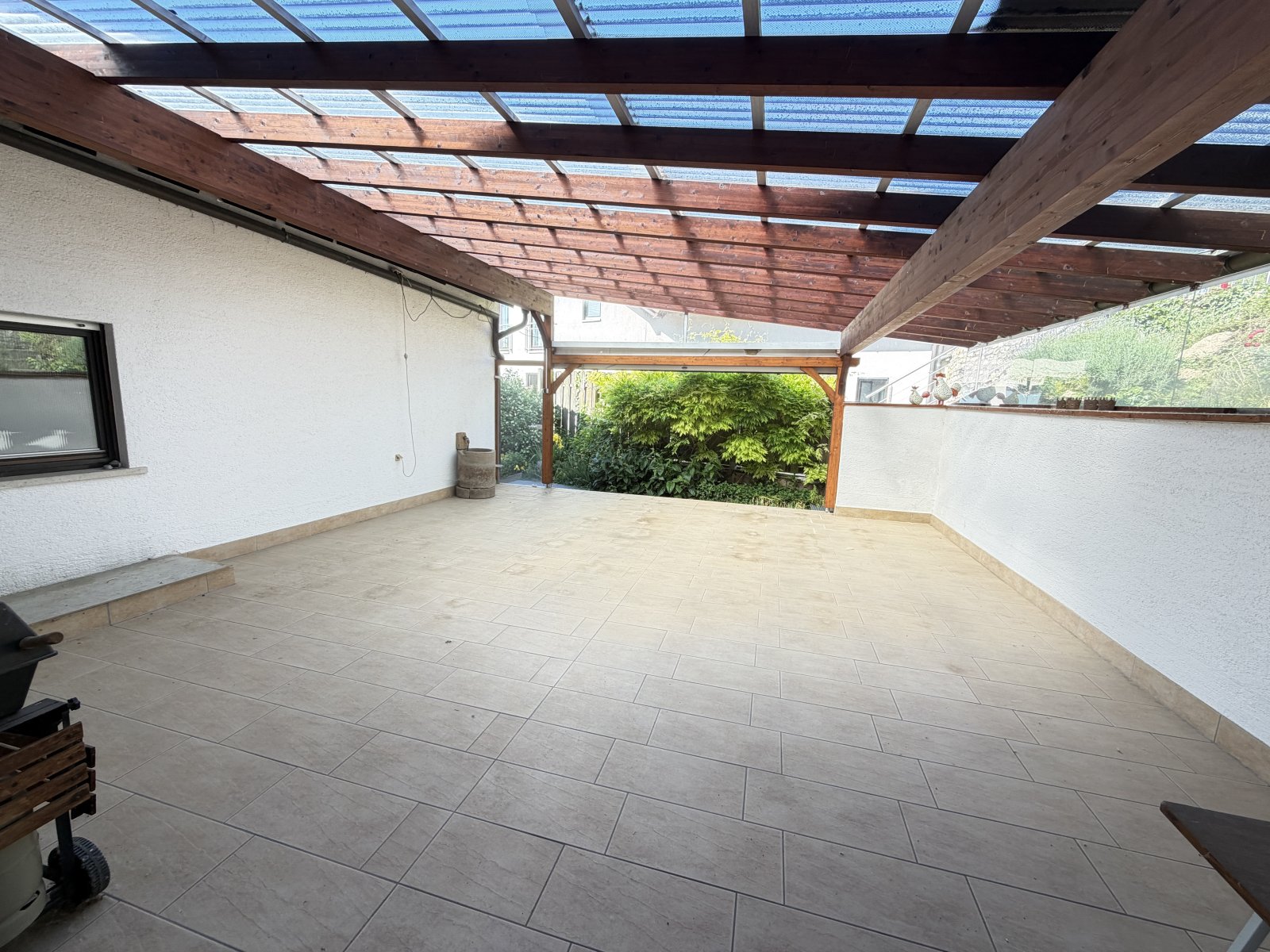 Terrasse-ueberdacht offen zum Garten Terrasse-ueberdacht offen zum Garten
