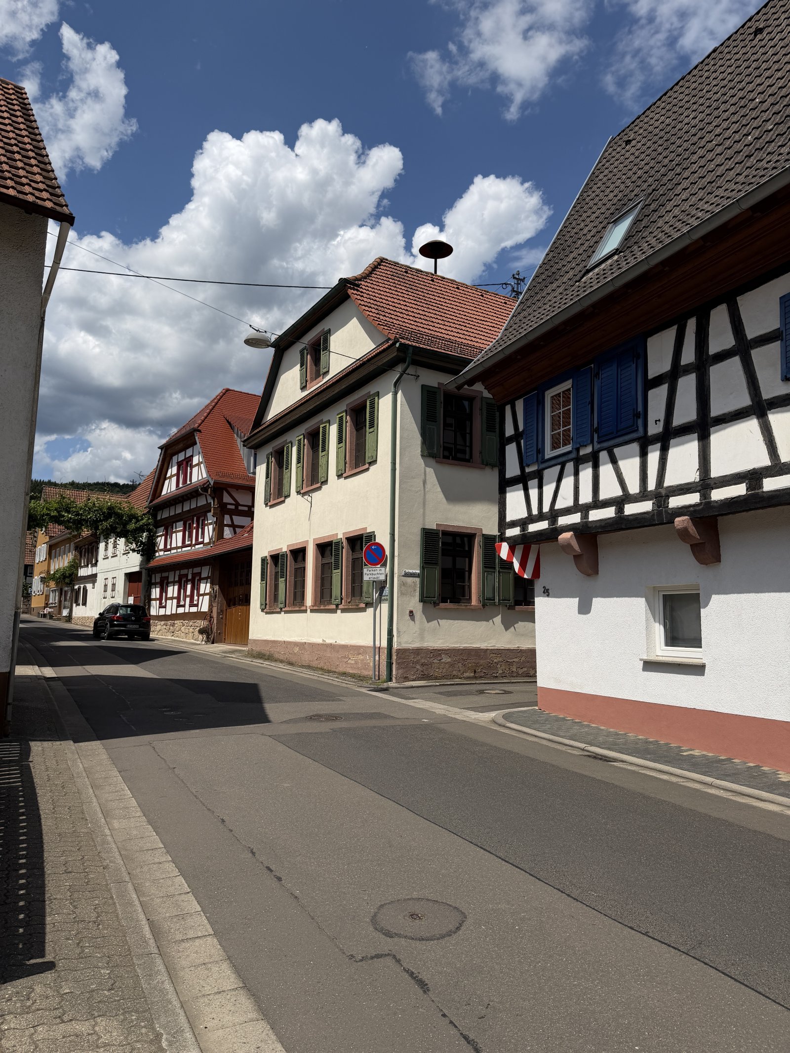 Ehem. Schulhaus mit Nachbargebaeuden Ehem. Schulhaus mit Nachbargebaeuden