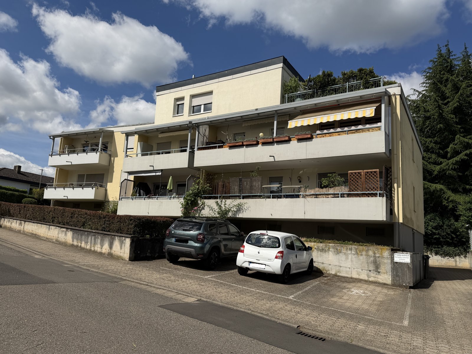 Sonnige Single-Wohnung mit überdachtem Balkon 