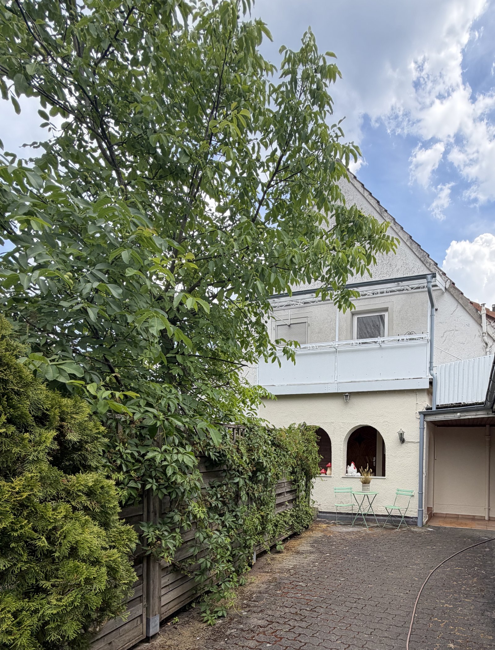 Wohnhaus mit Hof Wohnhaus mit Hof