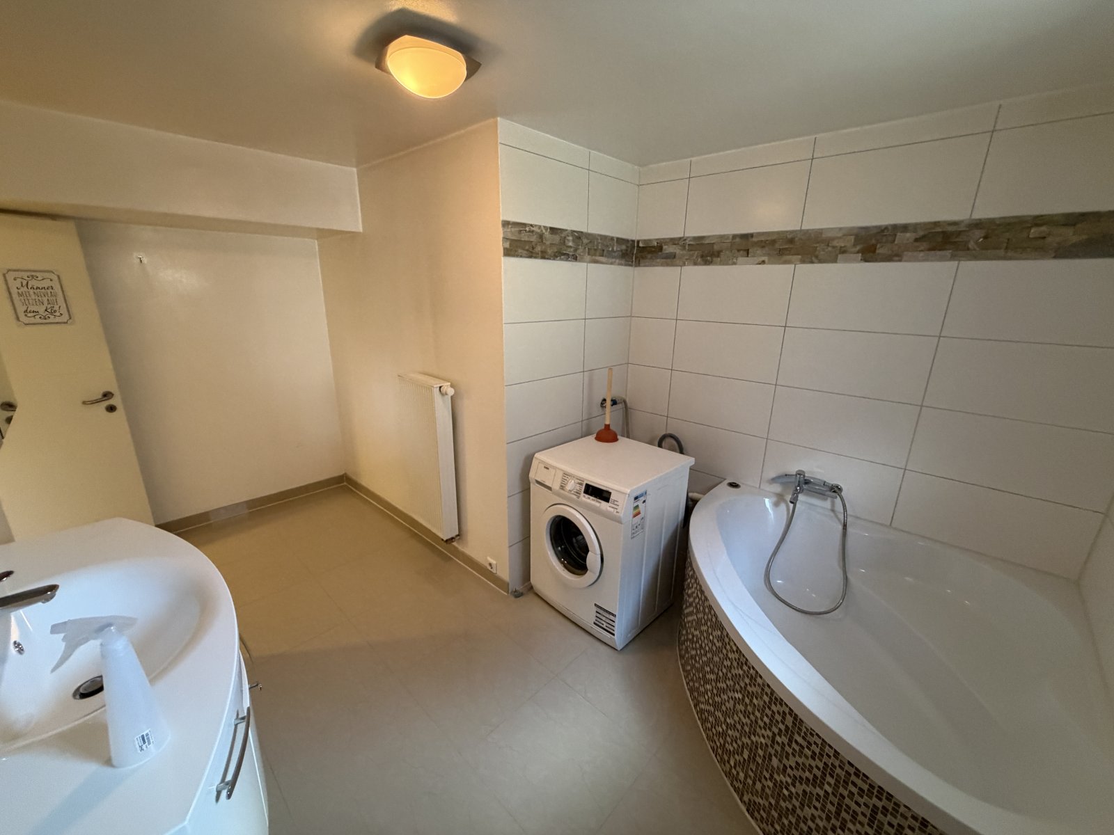 Bad-Wanne Bad-Wanne