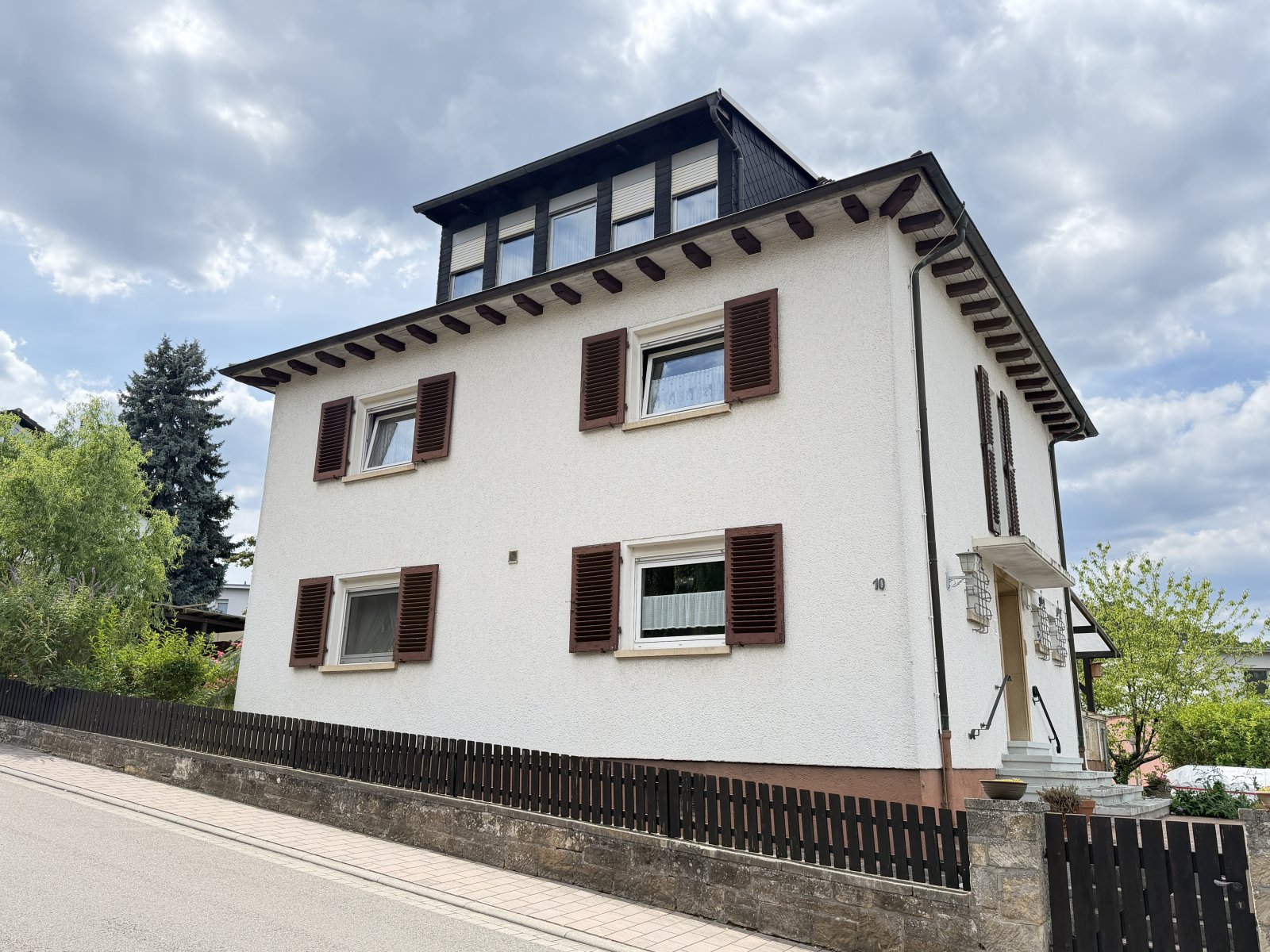 Wohnhaus. Wohnhaus.