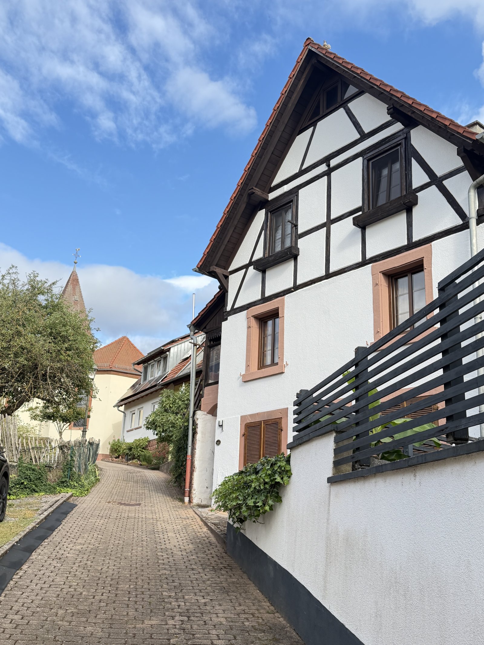 Wohnhaus-Straßenzug